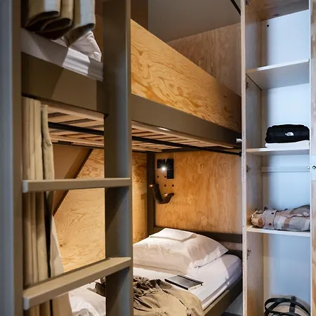 Le Bout Du Parc Hostel
