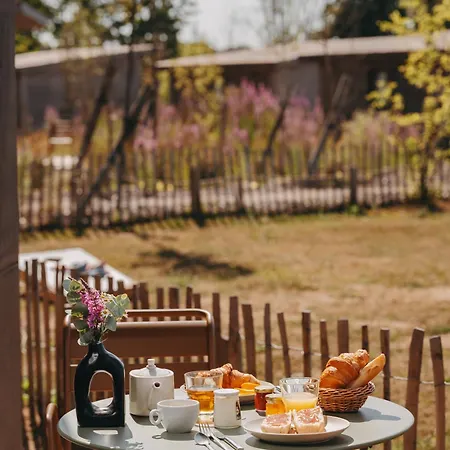 ホステル Le Bout Du Parc ベルサイユ