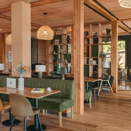 Le Bout Du Parc Hostel