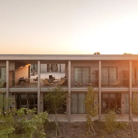 Le Bout Du Parc Hostel *